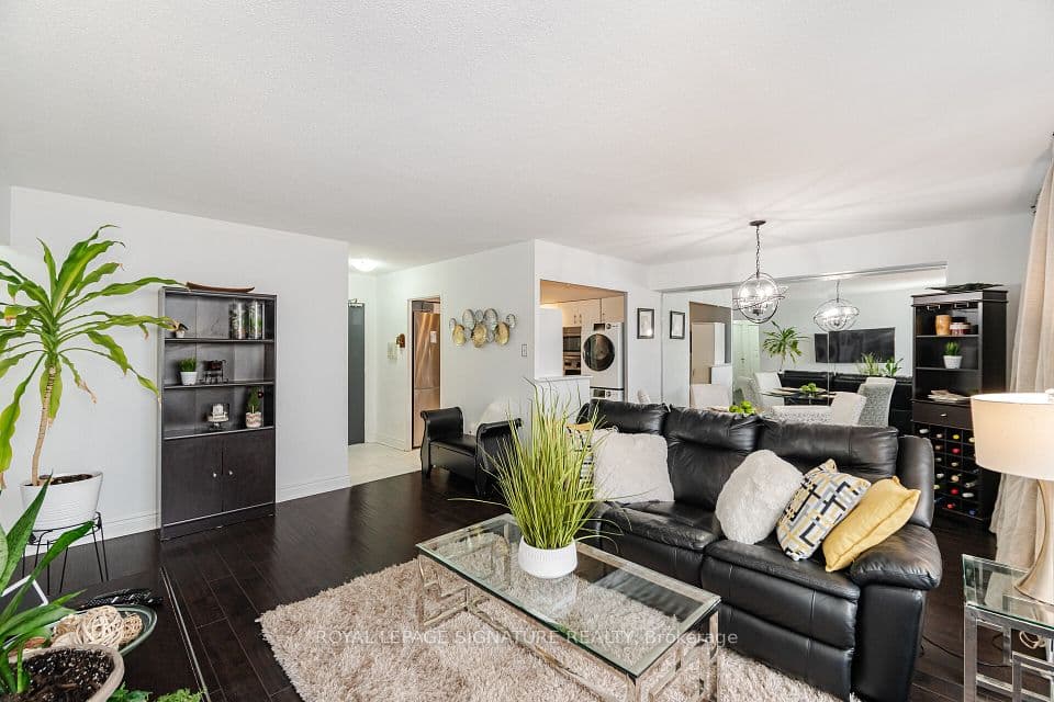 451 The West Mall Drive 1212, Toronto, ON M9C 1G1 – main photo