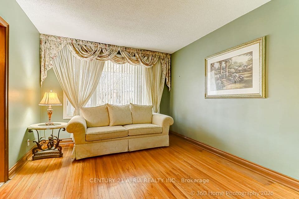 23 Tumpane Street, Toronto, ON M3M 1L5 – main photo
