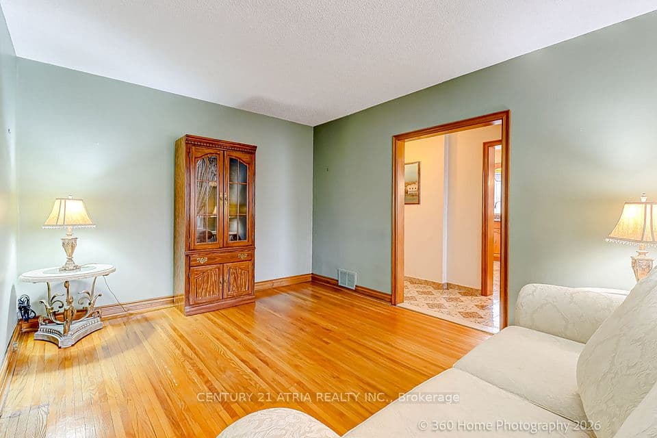 23 Tumpane Street, Toronto, ON M3M 1L5 – photo 2