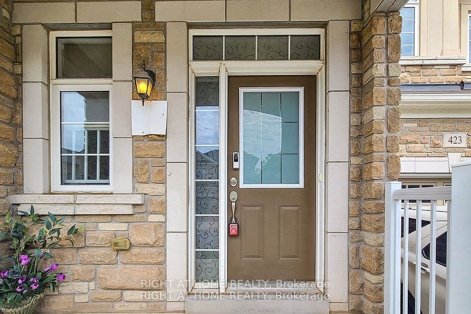 423 Grindstone Trail, Oakville, ON L6H 0S1 – photo 2
