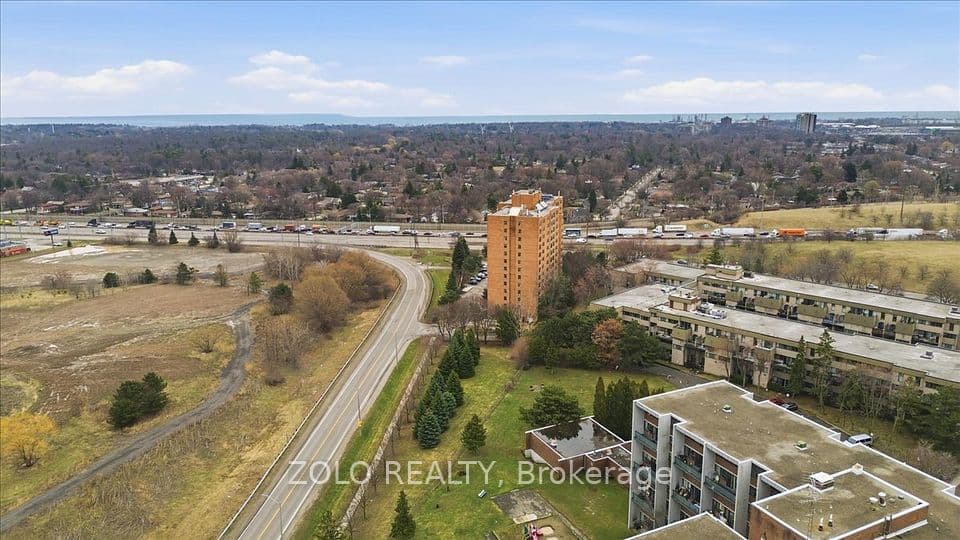 2121 Roche Court 707, Mississauga, ON L5K 2C7 – photo 3