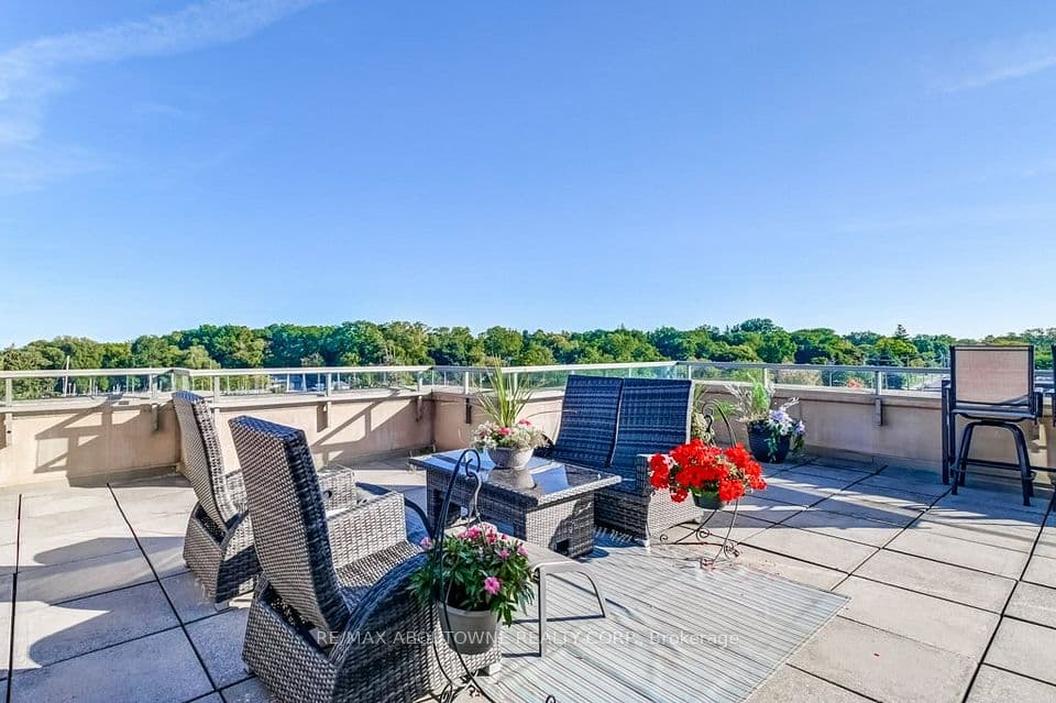 2511 Lakeshore Road W 519, Oakville, ON L6L 6L9 – photo 3