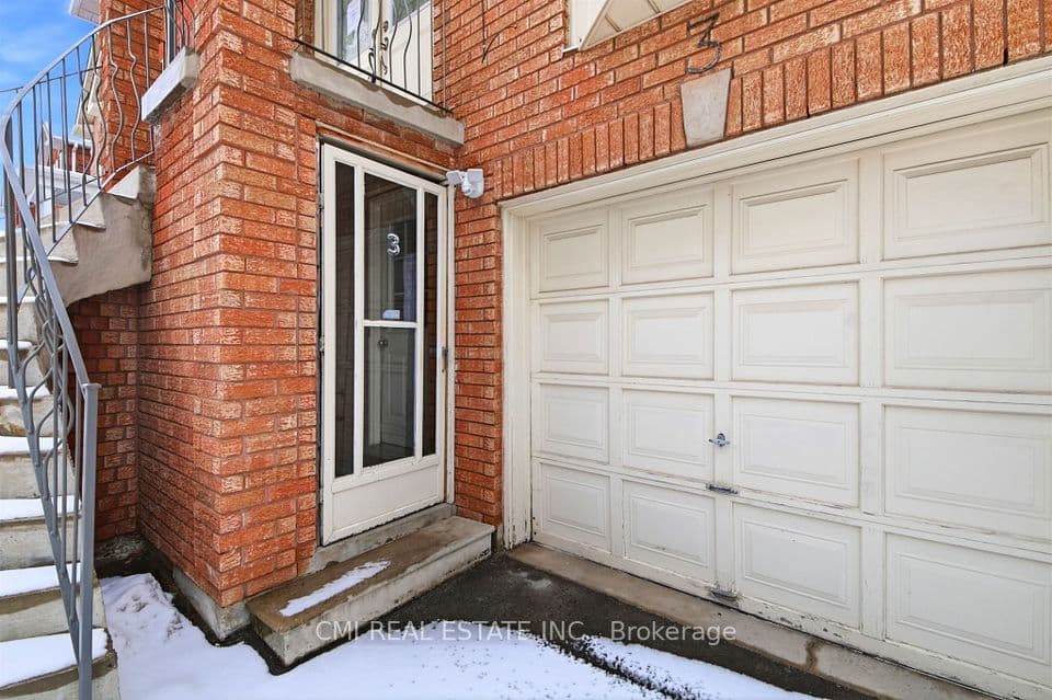 3 Forest Point Drive, Toronto, ON M6M 5E8 – photo 3