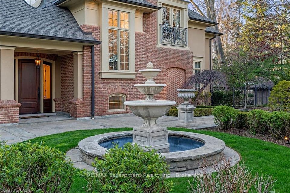 1081 Argyle Drive, Oakville, ON L6J 1A9 – photo 2