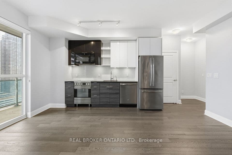 33 Shore Breeze Drive 1801, Toronto, ON M8V 0G1 – photo 2
