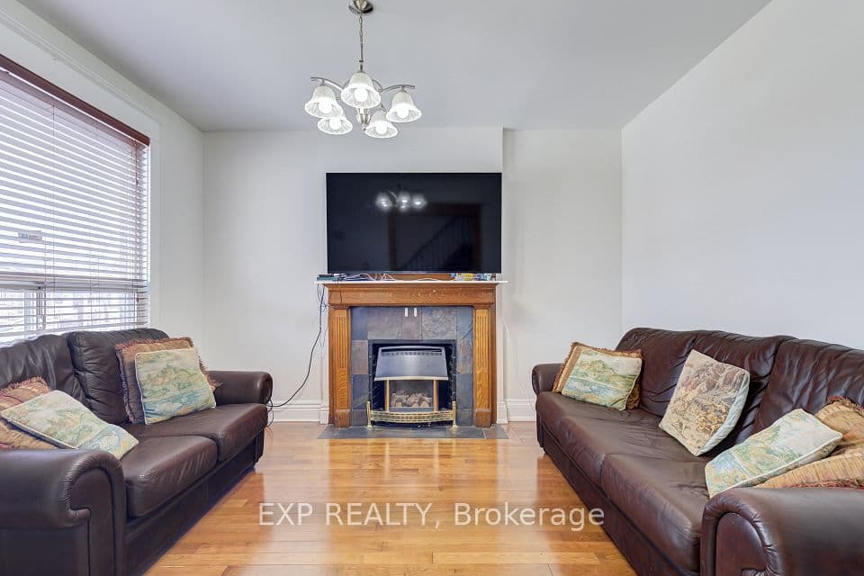 444 Maybank Avenue, Toronto, ON M6N 3S8 – photo 3