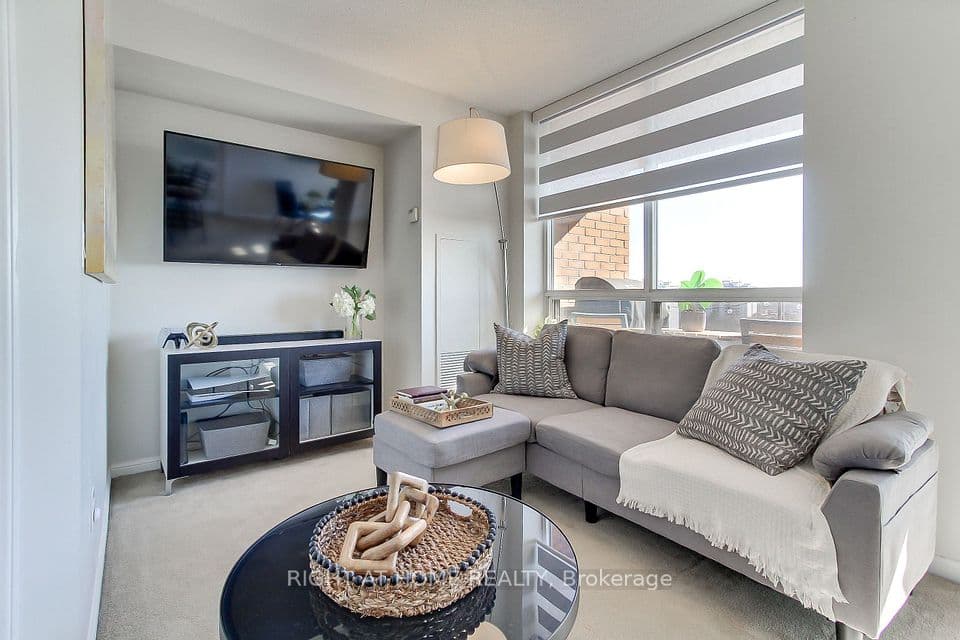 1140 Parkwest Place 1002, Mississauga, ON L5E 3K9 – main photo