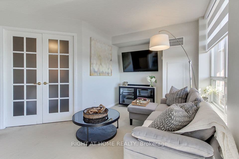 1140 Parkwest Place 1002, Mississauga, ON L5E 3K9 – photo 2