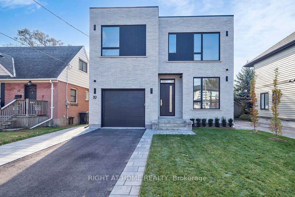 19 Putney Road, Toronto, ON M8W 2K6 – main photo