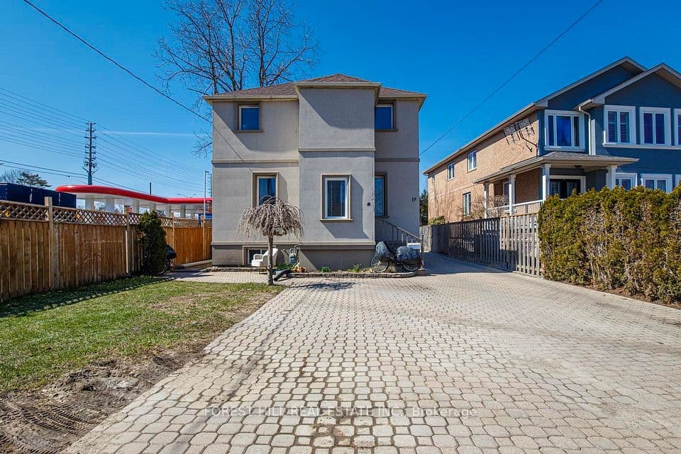 19 Troy Street, Mississauga, ON L5G 1S6 – photo 2