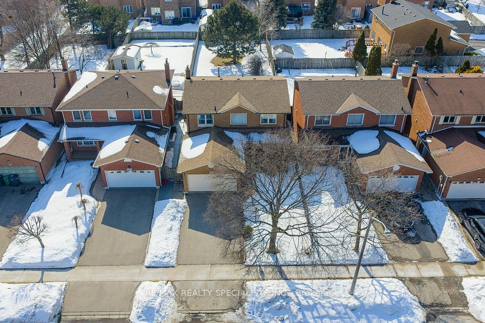 888 Messenger Meadow Drive, Mississauga, ON L5C 3T2 – photo 3