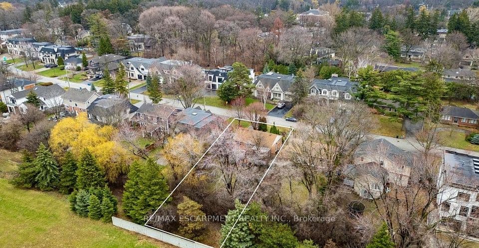1051 Melvin Avenue, Oakville, ON L6J 2V8 – main photo