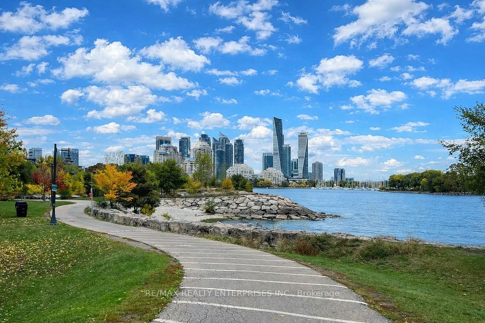 11 Superior Avenue TH1, Toronto, ON M8V 0A7 – photo 3