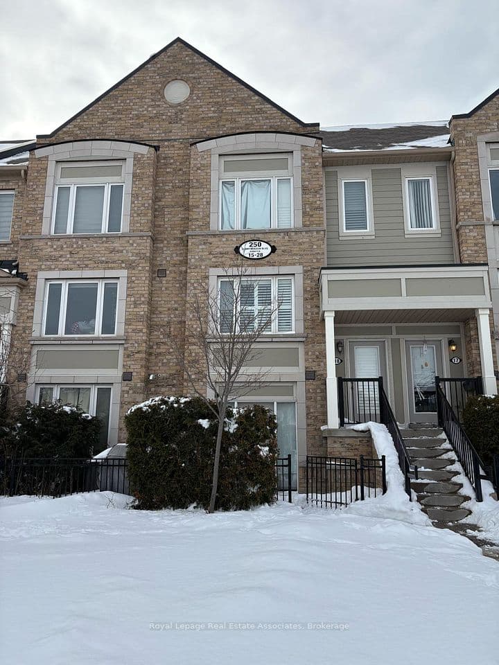 250 Sunny Meadow Boulevard 19, Brampton, ON L6R 3Y6 – photo 2