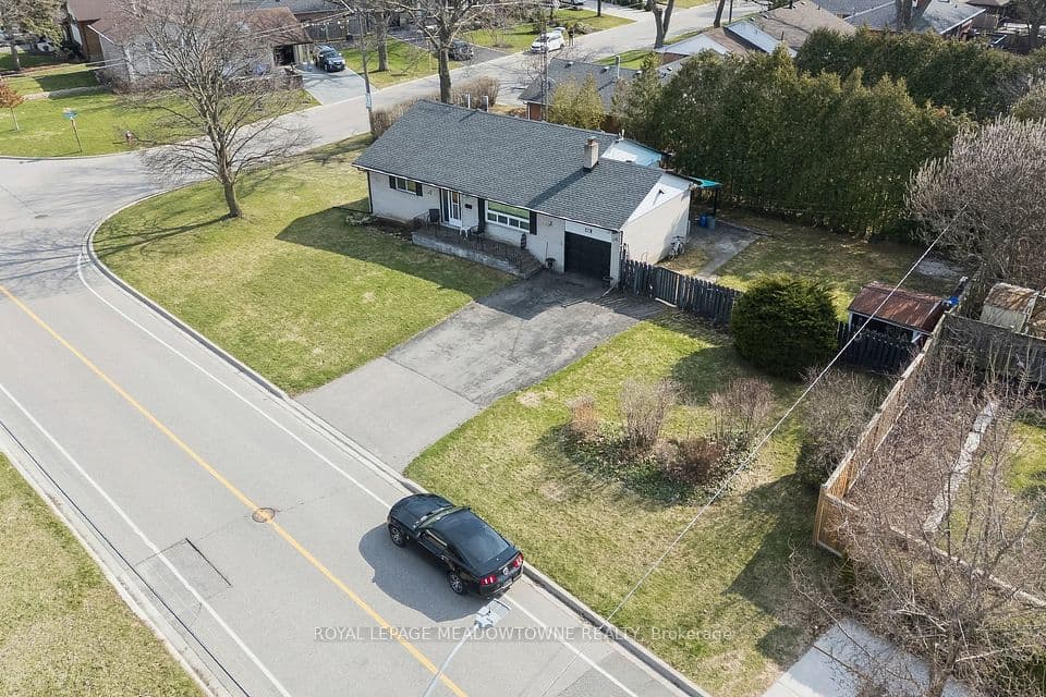 20 Plainsman Road, Mississauga, ON L5N 1C6 – photo 3
