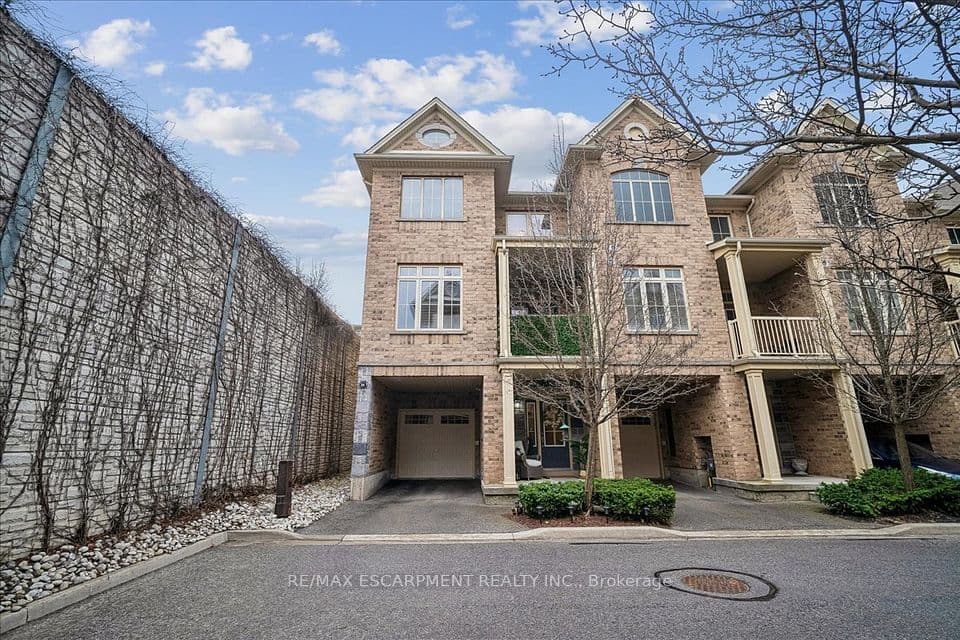 181 Plains Road W #40, Burlington, ON L7T 0B1 – main photo