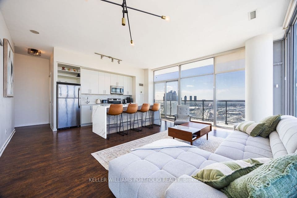 105 The Queensway Avenue 3410, Toronto, ON M6S 5B5 – main photo
