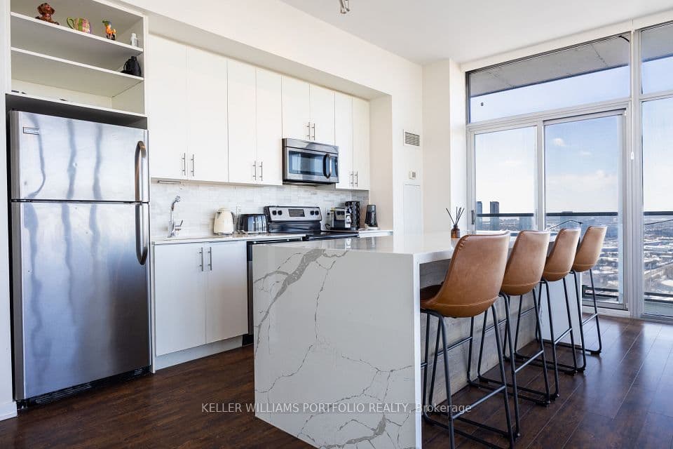105 The Queensway Avenue 3410, Toronto, ON M6S 5B5 – photo 3