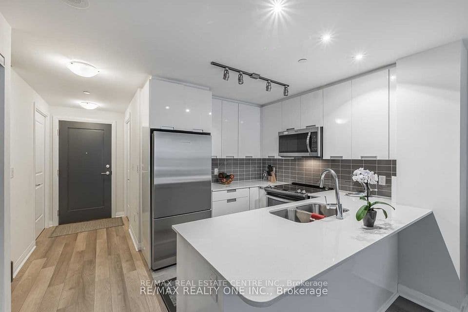 5025 Four Springs Avenue 112, Mississauga, ON L5R 0G5 – photo 2