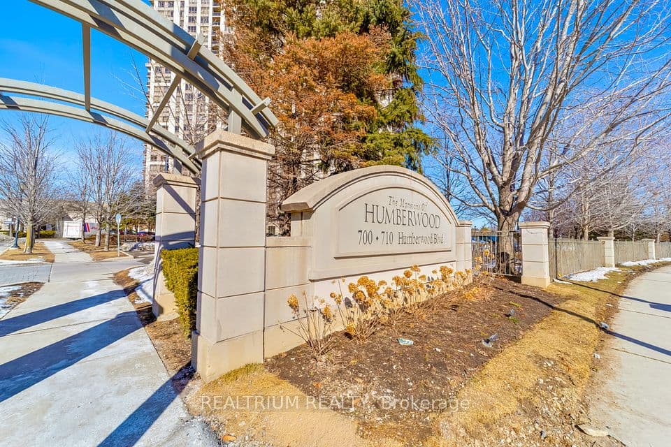 710 Humberwood Boulevard 811, Toronto, ON M9W 7J5 – photo 2