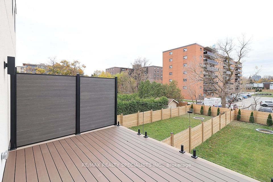1048 ROOSEVELT Road, Mississauga, ON L5G 3Y8 – photo 3