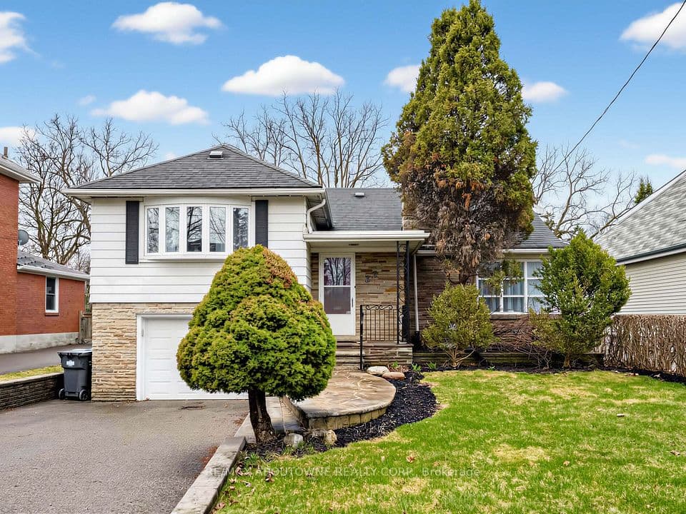 33 Mill Street S, Brampton, ON L6Y 1S7 – main photo