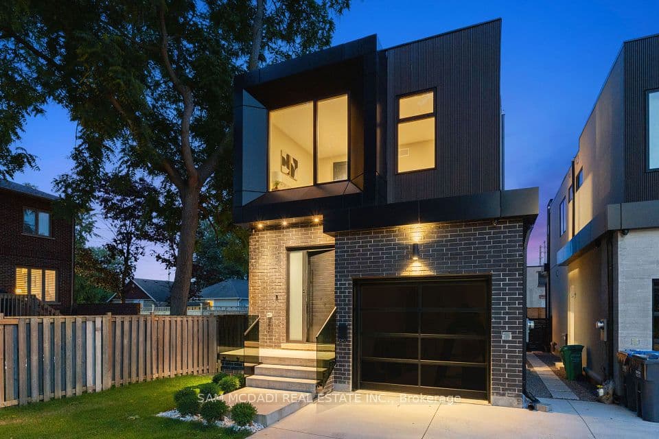 1090 Ella Avenue, Mississauga, ON L5E 1H5 – main photo