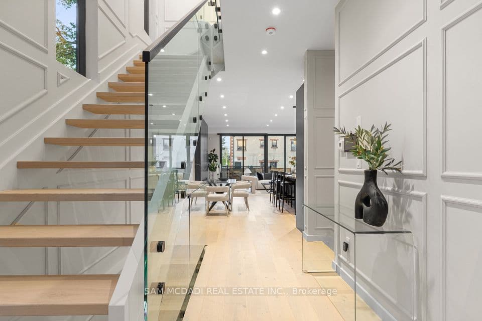 1090 Ella Avenue, Mississauga, ON L5E 1H5 – photo 2