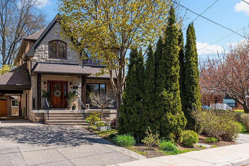 31 Maple Avenue N, Mississauga, ON L5H 2R9 – main photo