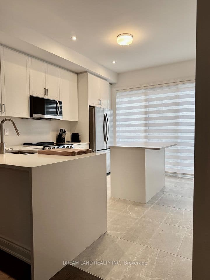 70 Lunar Crescent 193, Mississauga, ON L6M 2P6 – photo 3