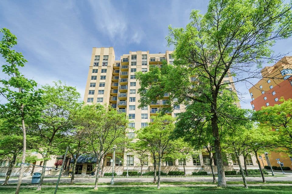 4 Elsinore Path 1101, Toronto, ON M8V 4G7 – main photo