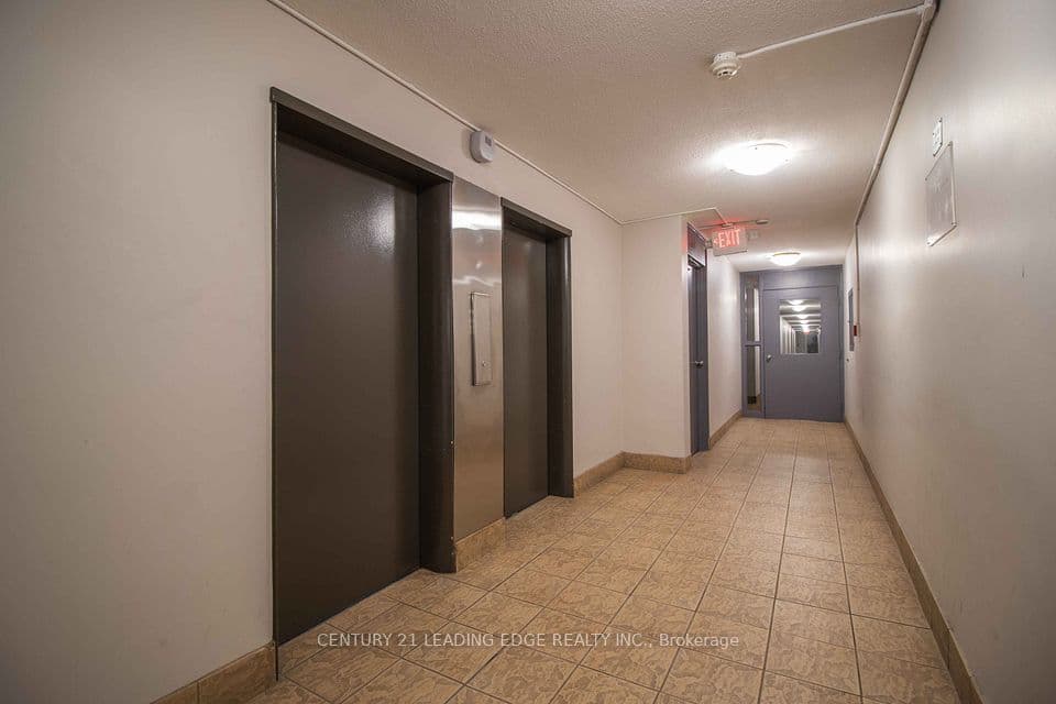 80 Grandravine Drive 703, Toronto, ON M3J 1B2 – photo 2