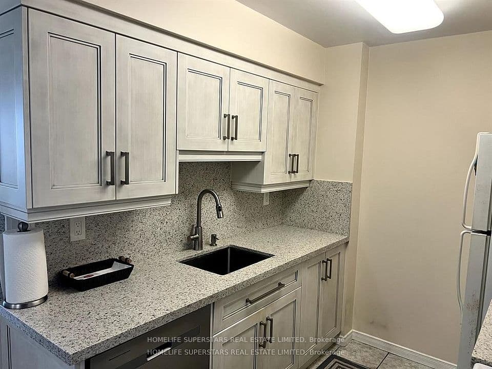 300 Ray Lawson Boulevard 416, Brampton, ON L6Y 5H5 – main photo