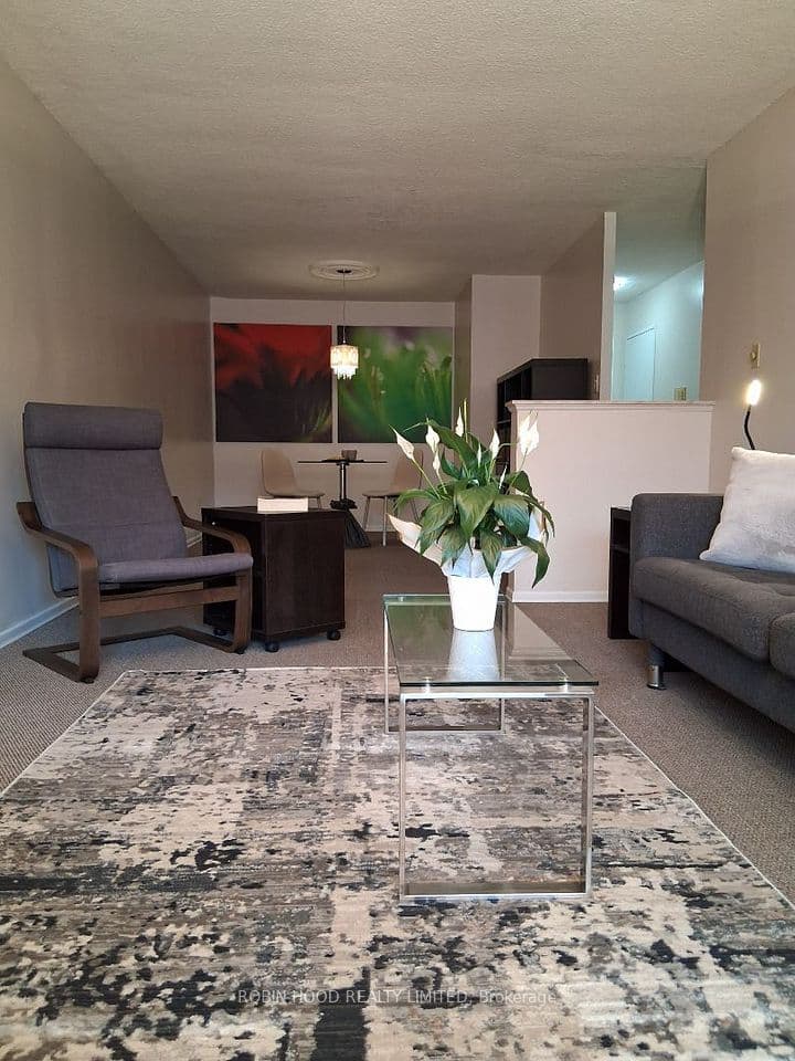 975 Warwick Court 605, Burlington, ON L7T 3Z7 – main photo