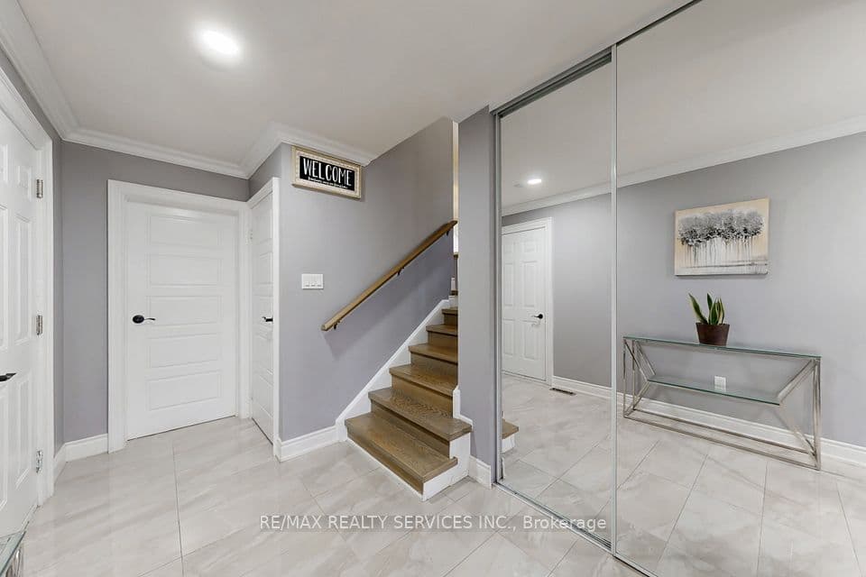 53 Geneva Crescent, Brampton, ON L6S 1K7 – photo 3