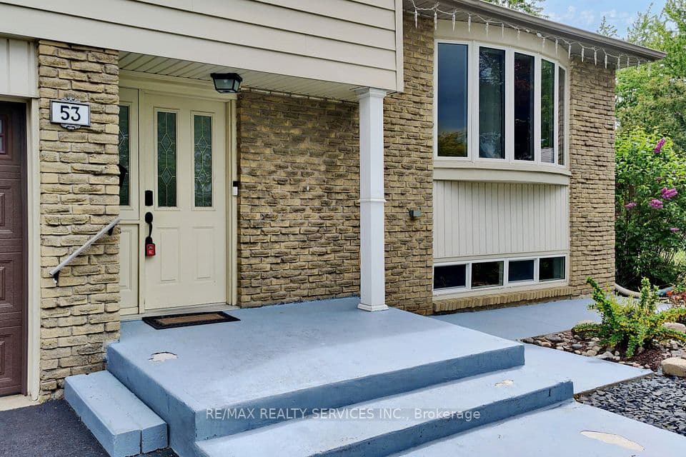 53 Geneva Crescent, Brampton, ON L6S 1K7 – photo 2