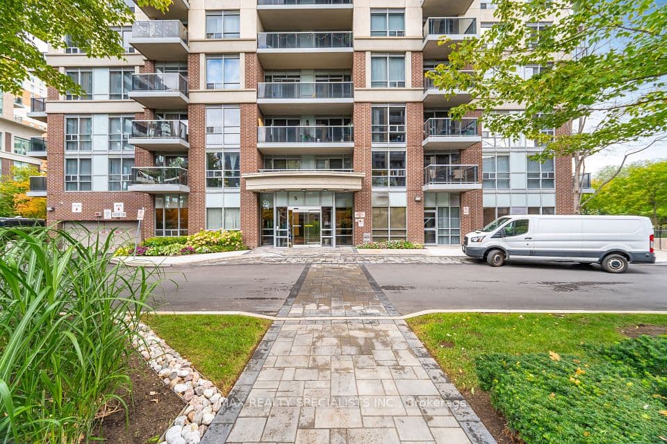 5 Michael Power Place 1005, Toronto, ON M9A 0A3 – main photo