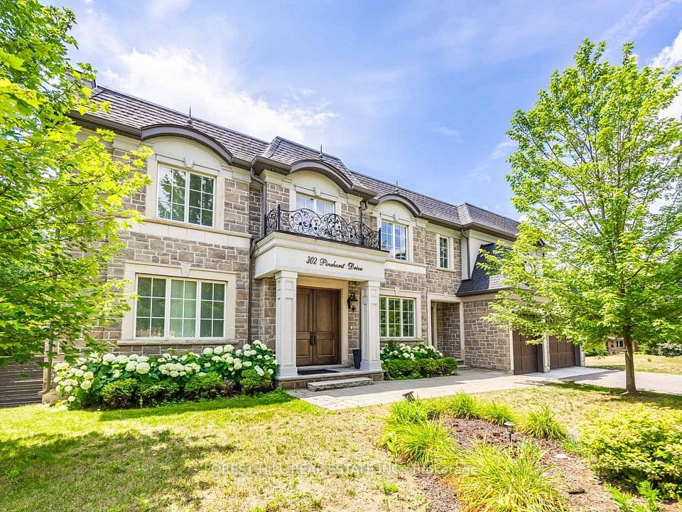 302 Pinehurst Drive W, Oakville, ON L6J 4X3 – main photo