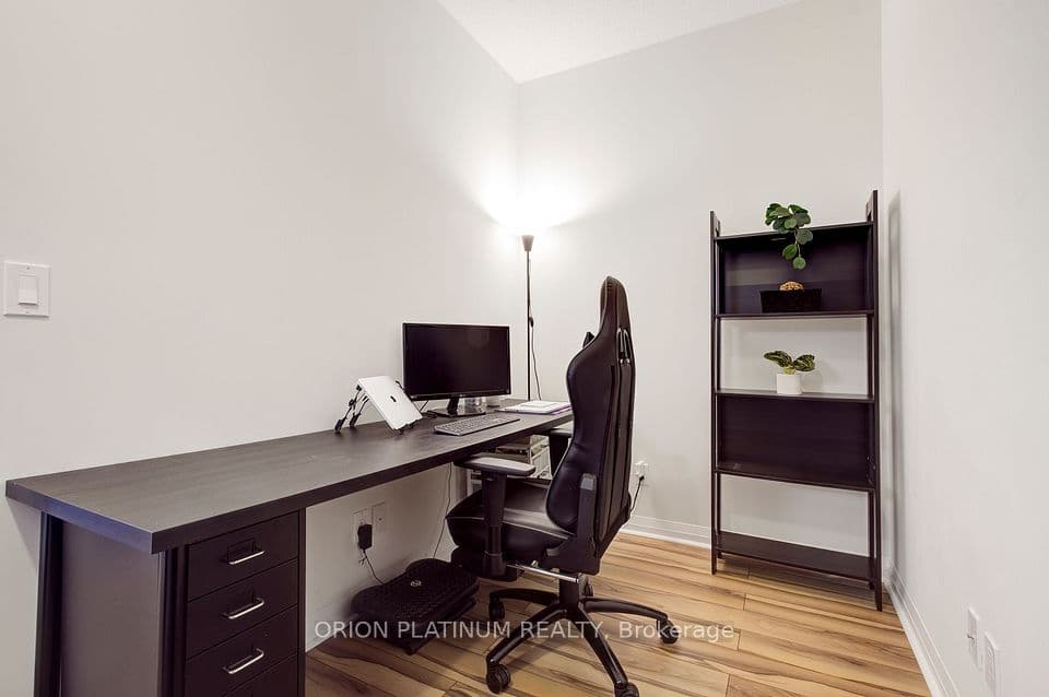 55 Eglinton Avenue 2003, Mississauga, ON L5R 0E4 – photo 3