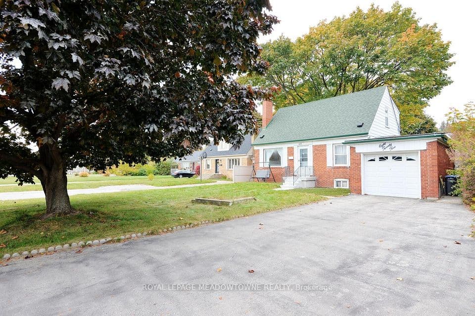 825 North Service Road, Mississauga, ON L4Y 1A2 – main photo