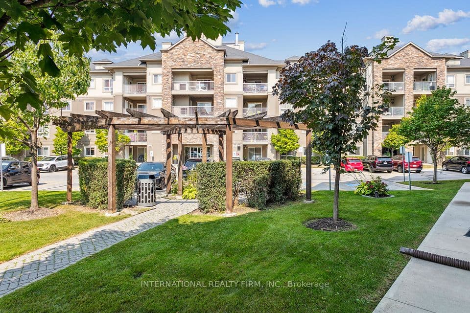 6 Dayspring Circle 2113, Brampton, ON L6P 2Z6 – main photo