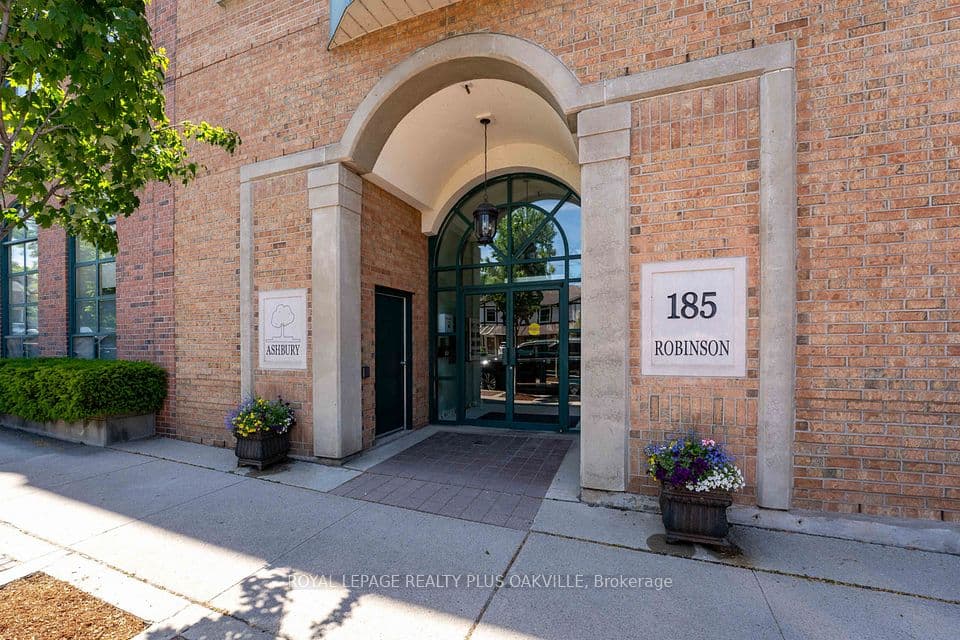 185 Robinson Street 315, Oakville, ON L6J 7P6 – main photo