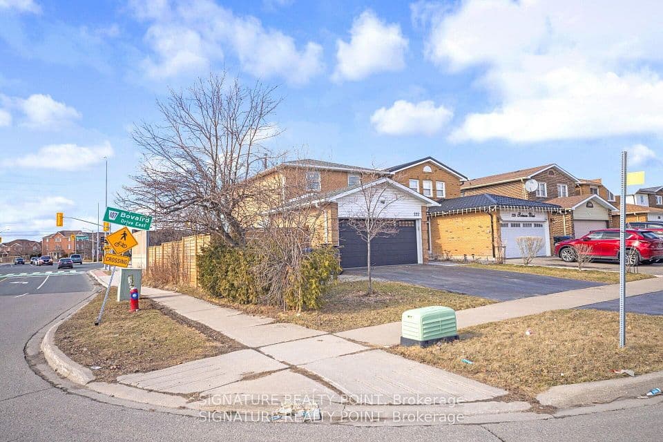222 Simmons Boulevard, Brampton, ON L6V 3Y1 – photo 2