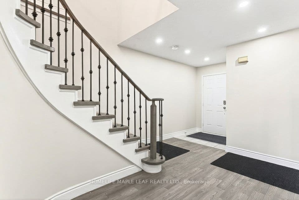 735 Constellation Drive, Mississauga, ON L5R 2V7 – photo 3