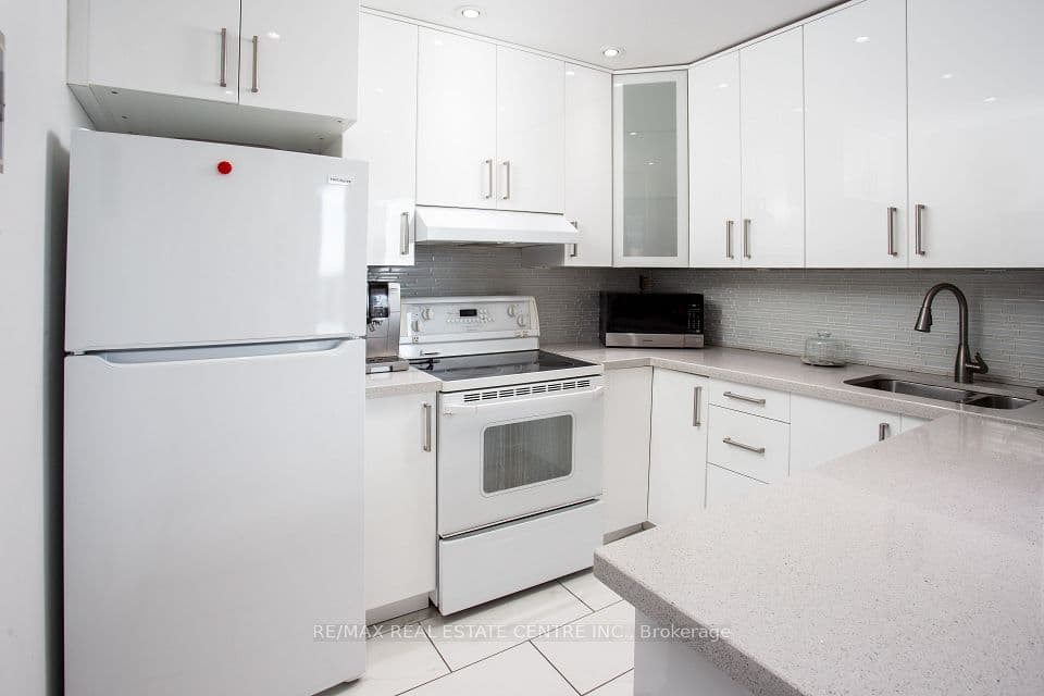 25 Agnes Street PH06(1206), Mississauga, ON L5B 3X7 – main photo