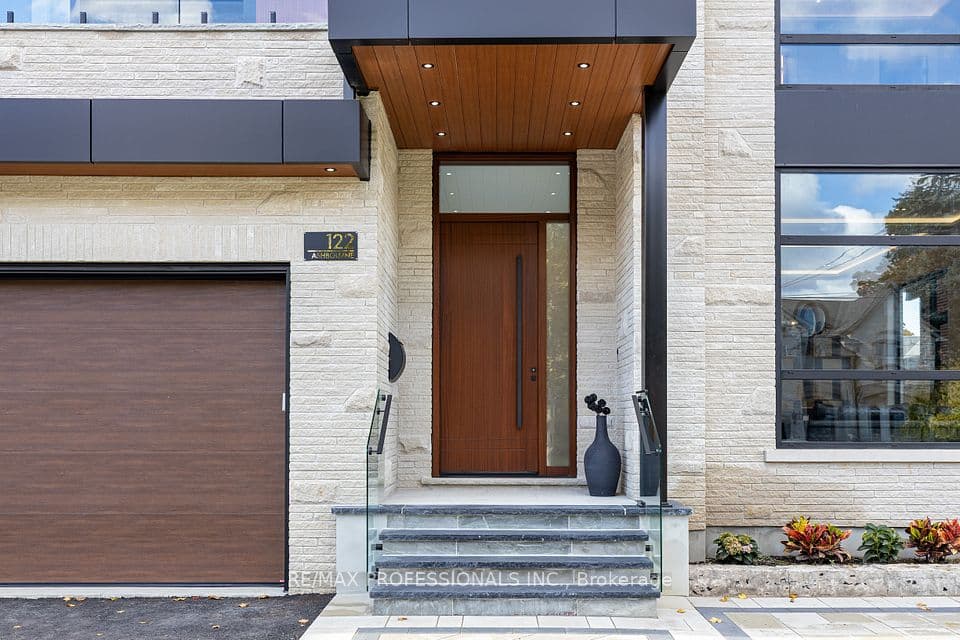 122 Ashbourne Drive, Toronto, ON M9B 4H8 – photo 3