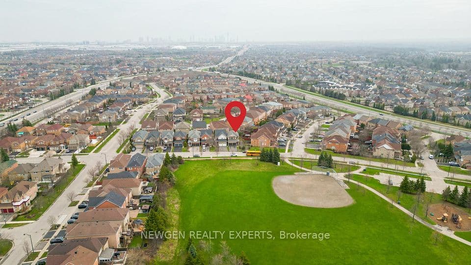 812 Knotty Pine Grove, Mississauga, ON L5W 1K5 – photo 3