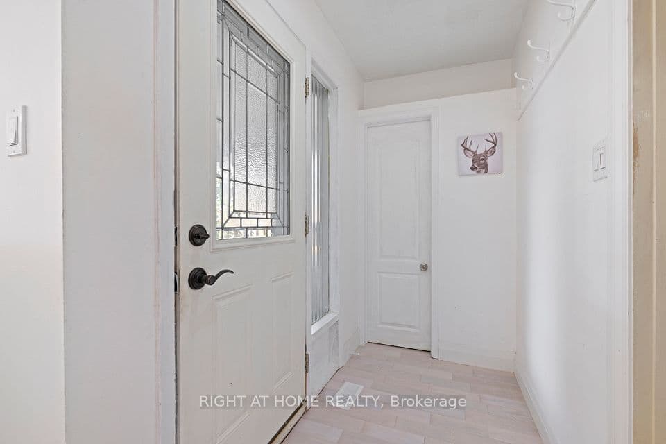 1147 Saturnia Crescent, Mississauga, ON L4Y 2M2 – photo 3