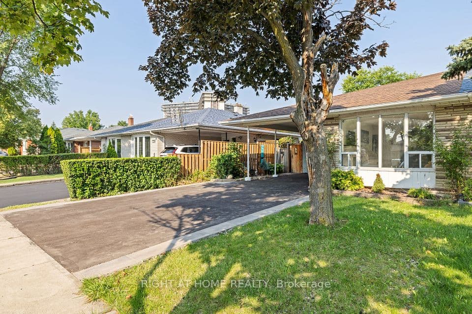 1147 Saturnia Crescent, Mississauga, ON L4Y 2M2 – photo 2