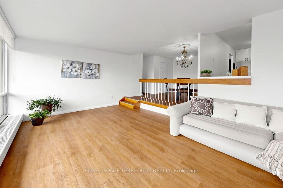 455 Sentinel Road 1410, Toronto, ON M3J 1V5 – main photo